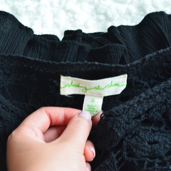 3/$30 - Urban Outfitters Black Lace Crop Top - Picture 3 of 5